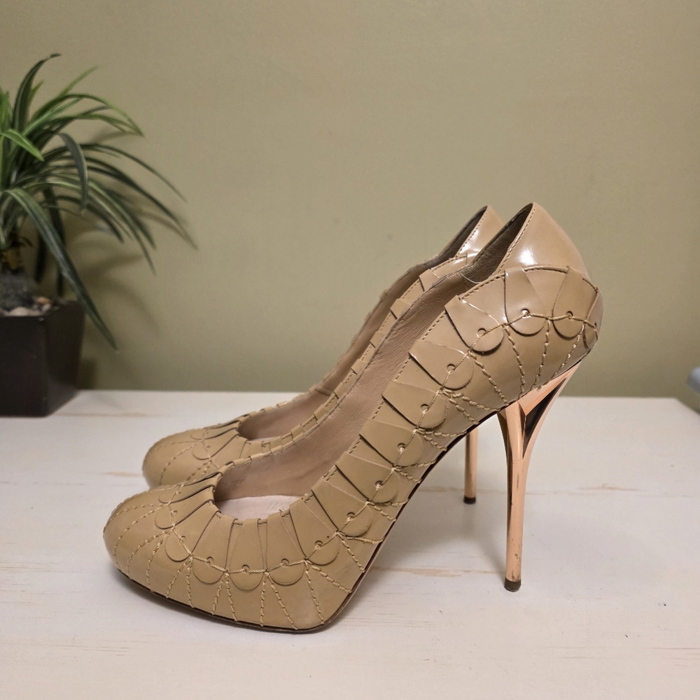 Dior |  Beige Leather Scalloped Platform Pumps with Gold Stiletto Heels Sz 37 - Picture 2 of 12